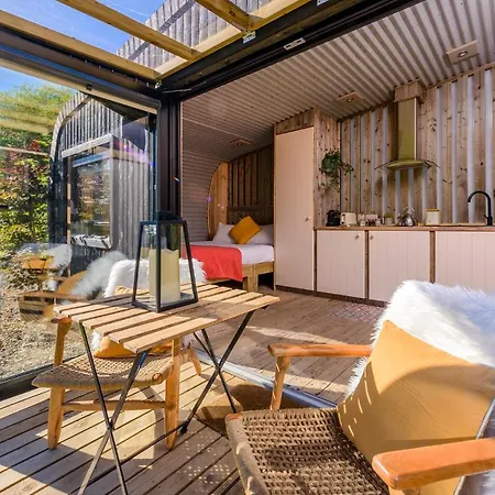 Οργανωμένο κάμπινγκ Glamping At The Grove, And