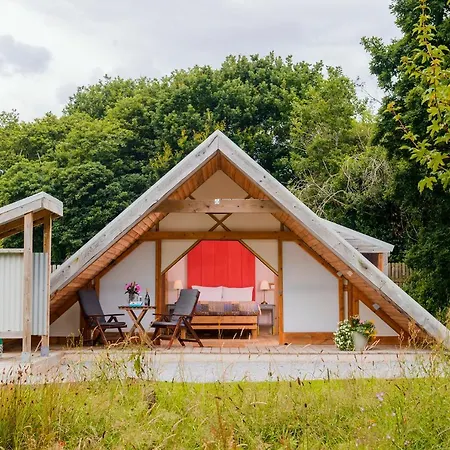 Οργανωμένο κάμπινγκ Glamping At The Grove, And