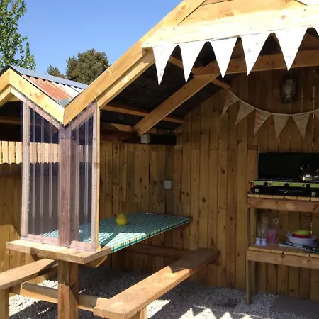 Glamping At The Grove, And Οργανωμένο κάμπινγκ