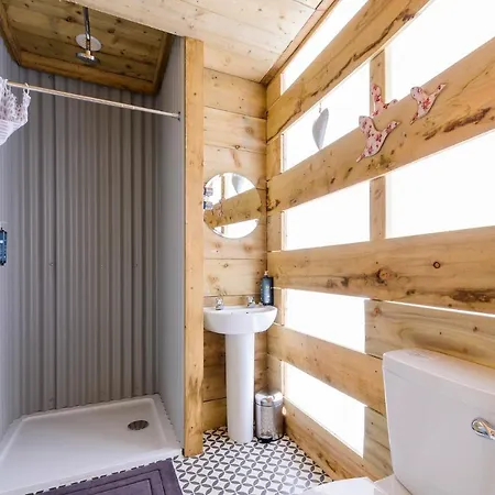 Luxury tent Killarney Glamping At The Grove, Suites And Lodges