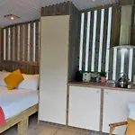 Glamping At The Grove, And Luksustelt