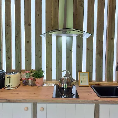 Glamping At The Grove, And קיל איירן