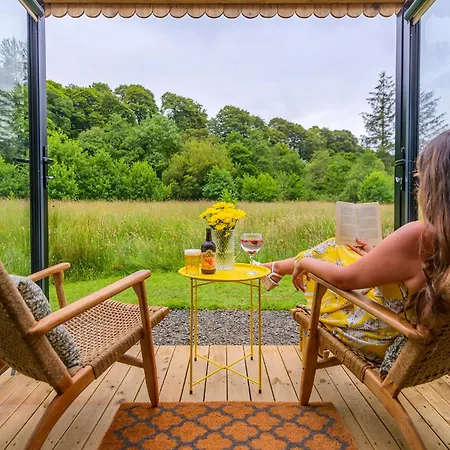 Glamping At The Grove, And Роскошный шатер