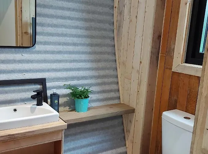 Glamping At The Grove, And Роскошный шатер 4*